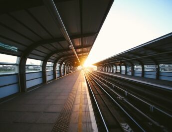 Deze zomer met de metro naar het strand van Hoek van Holland? Laatste testen binnenkort van start