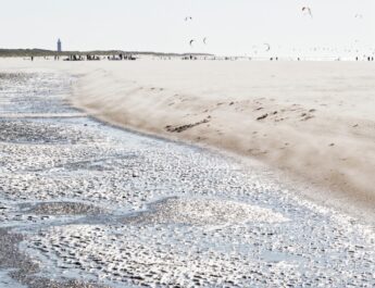 Grote zorgen over steeds kleiner strand bij Brouwersdam