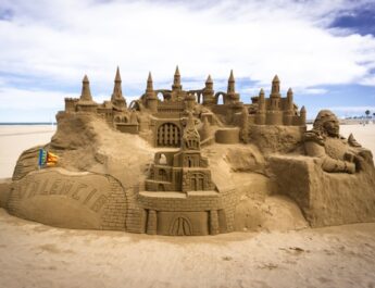 Terug van weggeweest: de Zandsculpturen zijn weer op Scheveningen te zien