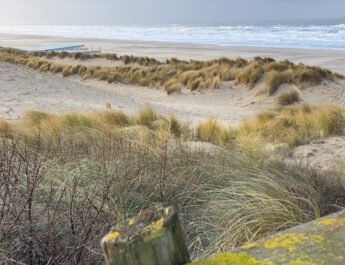 Stichting van doodzieke Jade biedt gezinnen uitwaaimoment op het strand Stichting van doodzieke Jade biedt gezinnen uitwaaimoment op het strand