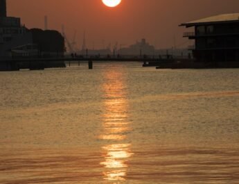 Dit jaar nog moeten we kunnen zwemmen bij het strand in de Rijnhaven! Dit jaar nog moeten we kunnen zwemmen bij het strand in de Rijnhaven!