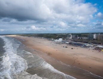 Futuristisch strandpaviljoen op Scheveningen alweer failliet